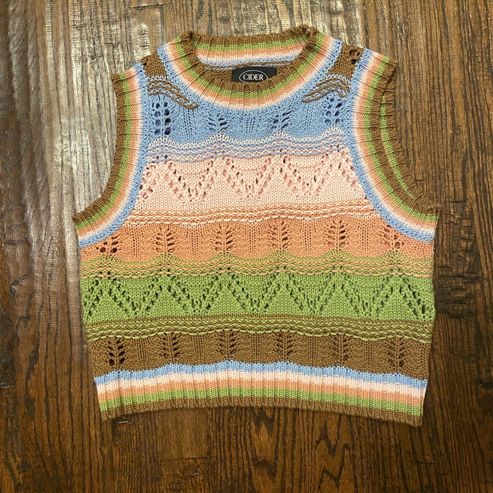 Cider cropped sweater vest sz s